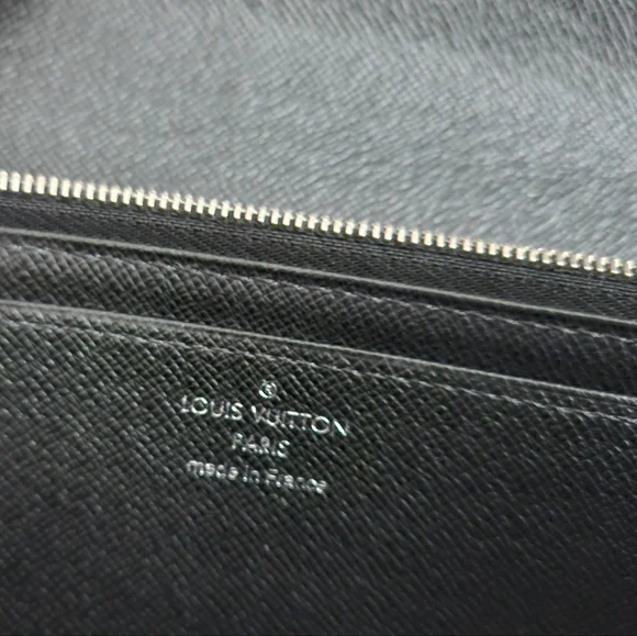 LOUIS VUITTON Epi Twist Wallet - Picture 4 of 11